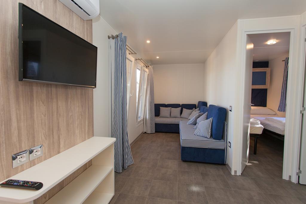 Mobile Homes And Apartments St,Denis Punat Esterno foto