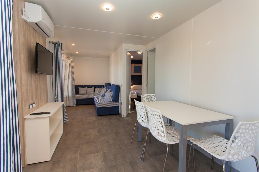 Mobile Homes And Apartments St,Denis Punat Esterno foto
